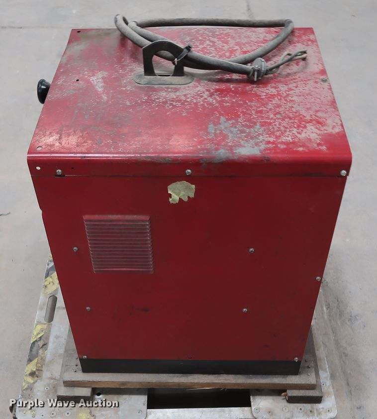 image for item GD9798 Lincoln Idealarc 250 welder