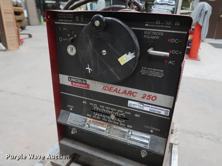 image for item GD9798 Lincoln Idealarc 250 welder