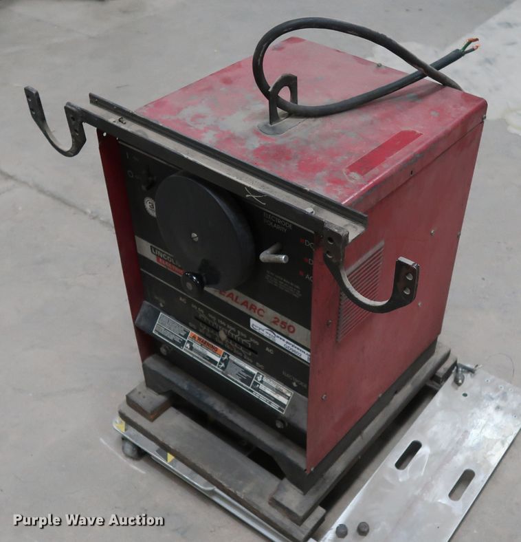 image for item GD9798 Lincoln Idealarc 250 welder