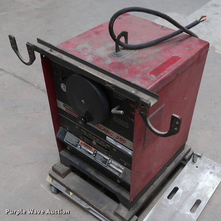 image for item GD9802 Lincoln Idealarc 250 welder