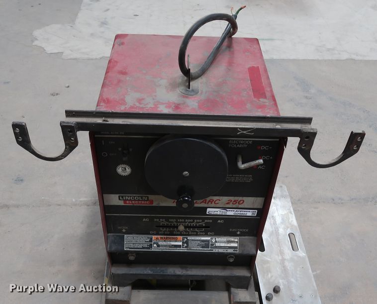 image for item GD9802 Lincoln Idealarc 250 welder