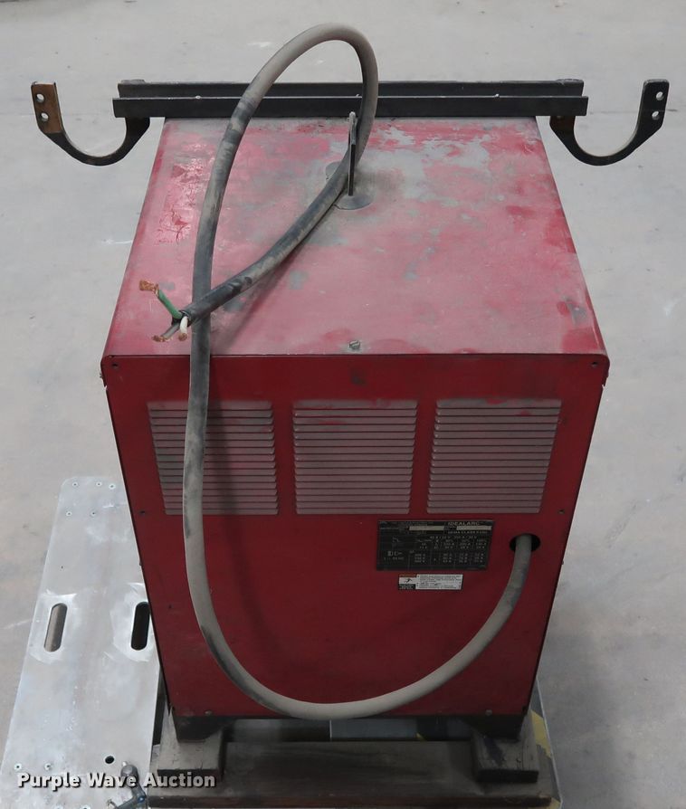 image for item GD9802 Lincoln Idealarc 250 welder