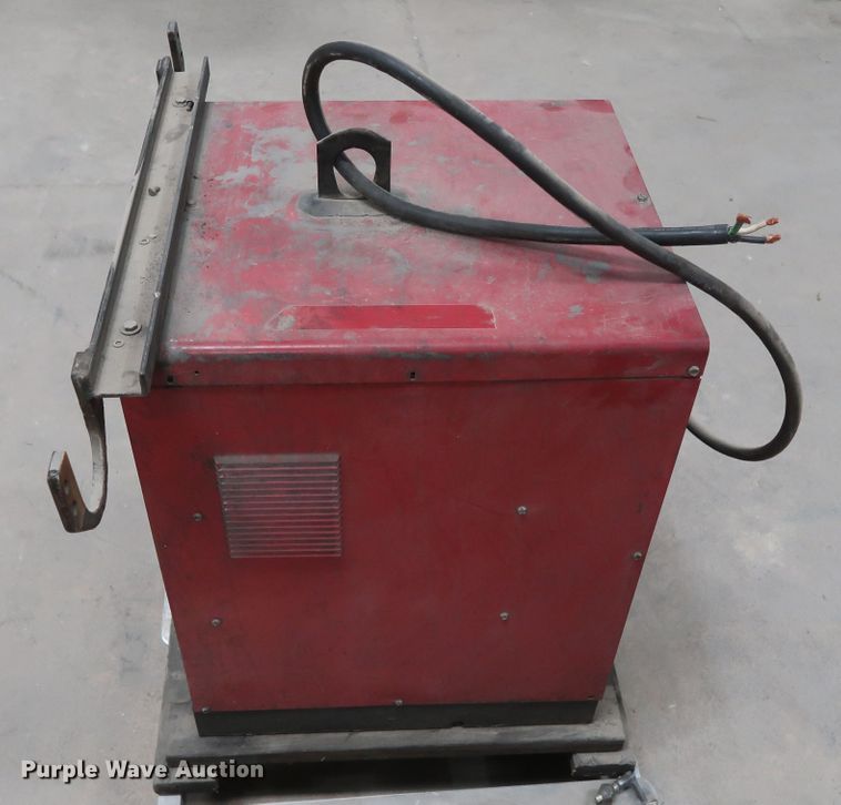 image for item GD9802 Lincoln Idealarc 250 welder