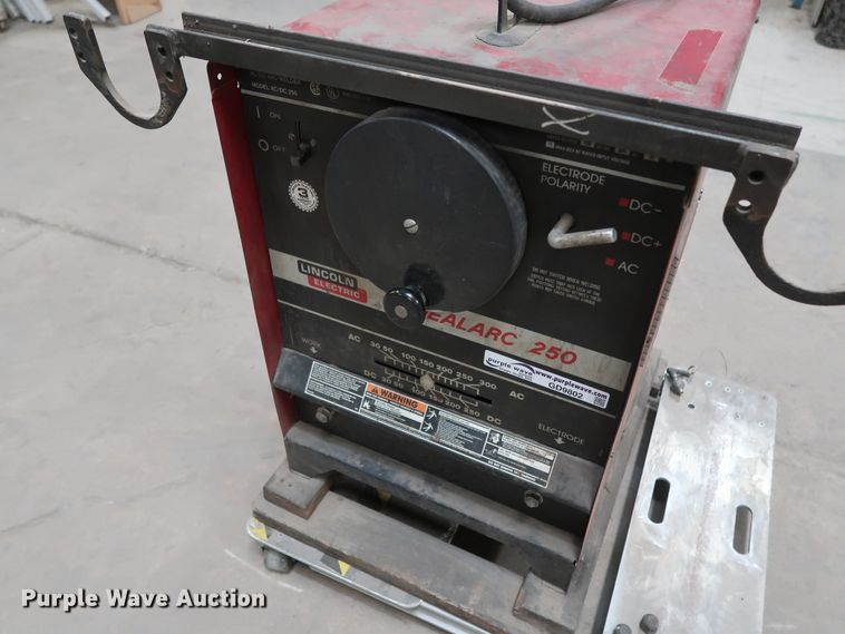image for item GD9802 Lincoln Idealarc 250 welder
