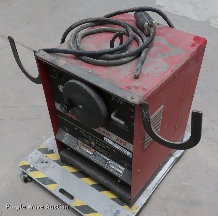 image for item GD9805 Lincoln Idealarc 250 welder