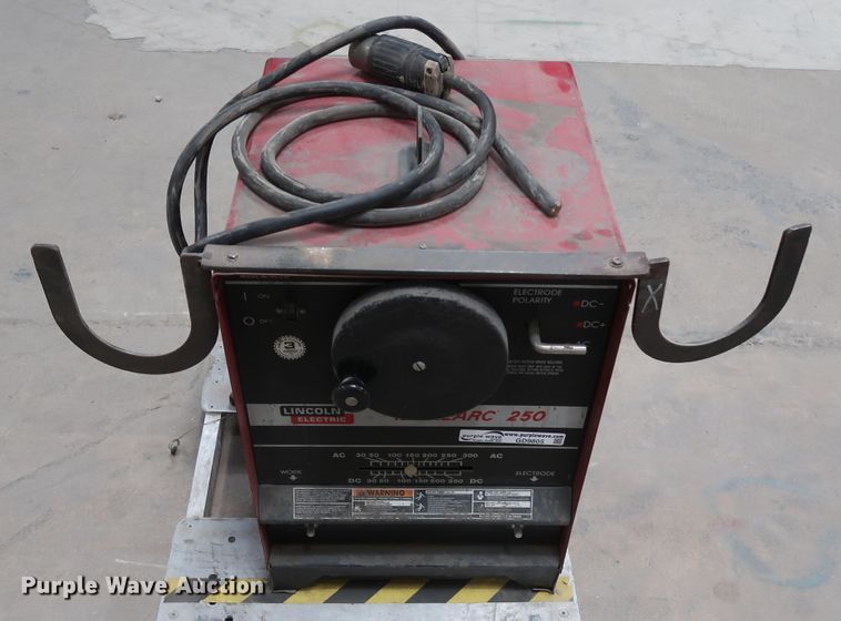 image for item GD9805 Lincoln Idealarc 250 welder