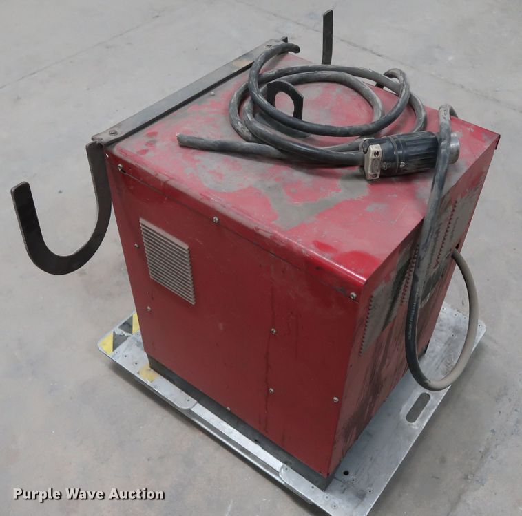 image for item GD9805 Lincoln Idealarc 250 welder