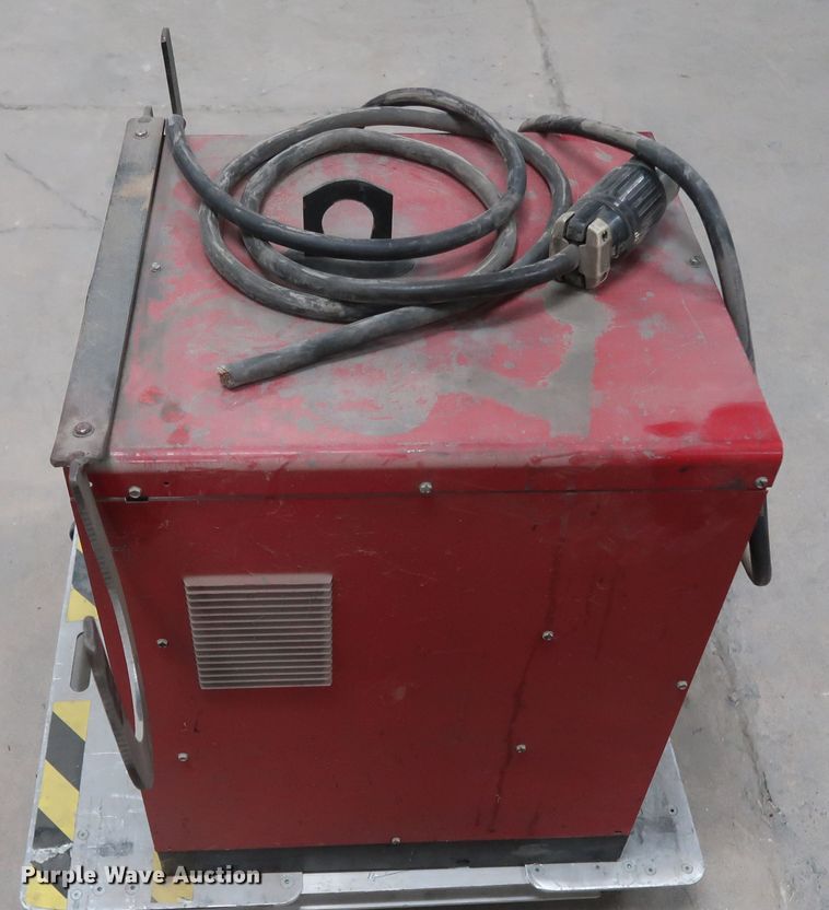 image for item GD9805 Lincoln Idealarc 250 welder