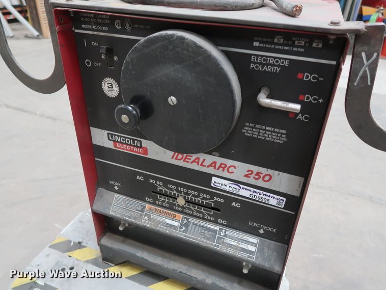image for item GD9805 Lincoln Idealarc 250 welder