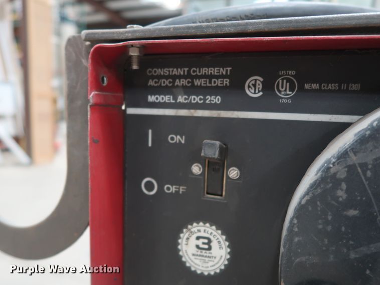 image for item GD9805 Lincoln Idealarc 250 welder