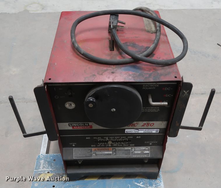 image for item GD9806 Lincoln Idealarc 250 welder