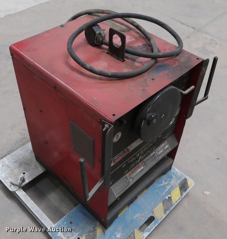 image for item GD9806 Lincoln Idealarc 250 welder