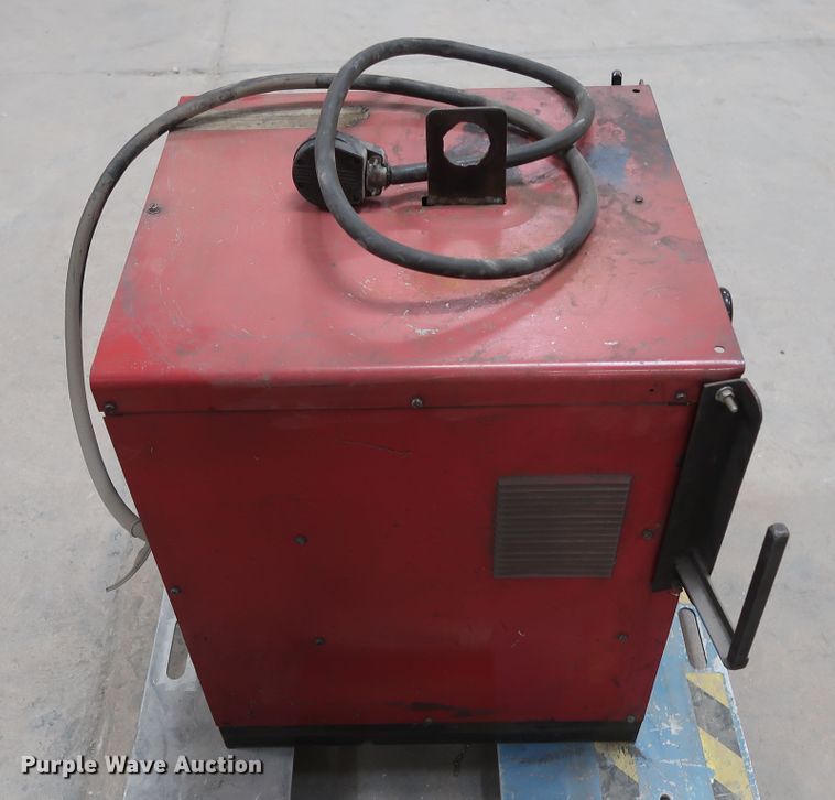 image for item GD9806 Lincoln Idealarc 250 welder