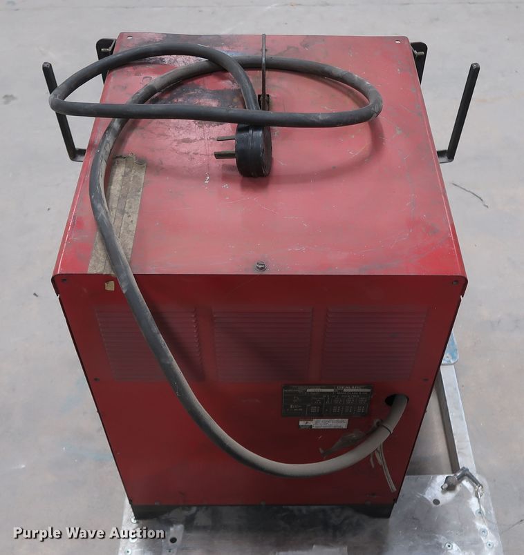 image for item GD9806 Lincoln Idealarc 250 welder