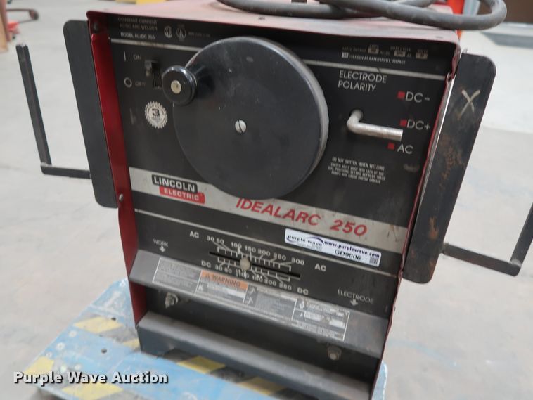 image for item GD9806 Lincoln Idealarc 250 welder