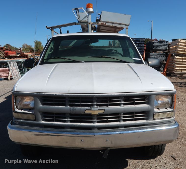 image for item GD9811 2000 Chevrolet C3500 utility bed pickup truck