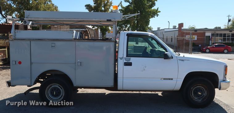image for item GD9811 2000 Chevrolet C3500 utility bed pickup truck