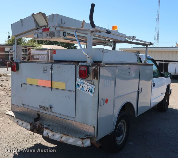 image for item GD9811 2000 Chevrolet C3500 utility bed pickup truck