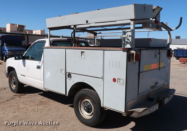 image for item GD9811 2000 Chevrolet C3500 utility bed pickup truck