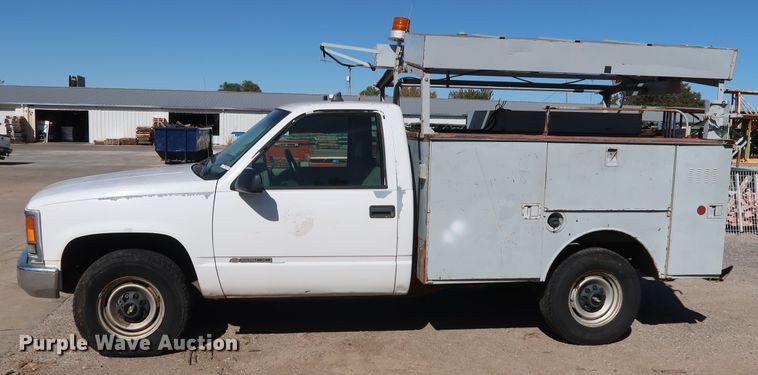 image for item GD9811 2000 Chevrolet C3500 utility bed pickup truck