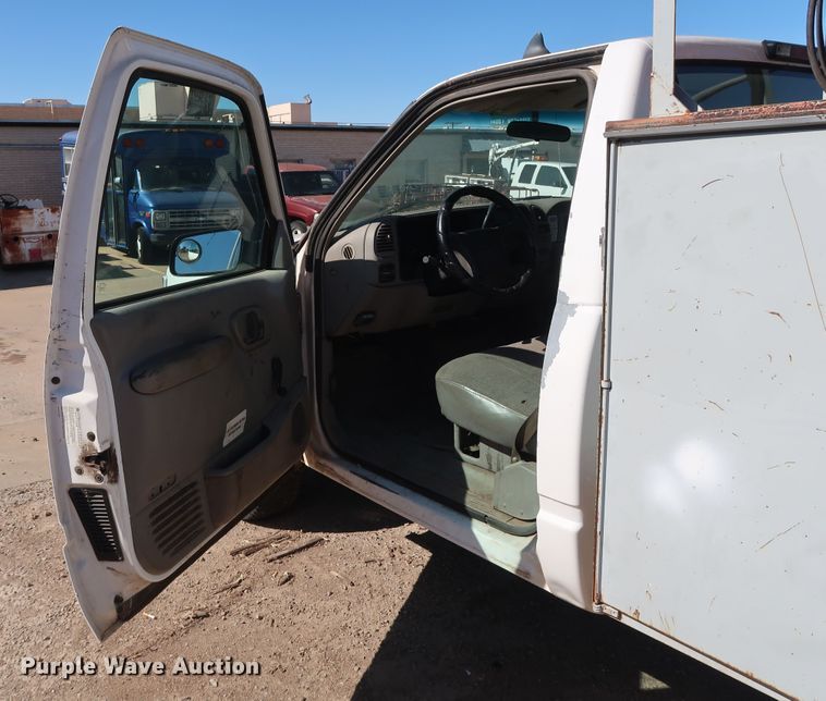 image for item GD9811 2000 Chevrolet C3500 utility bed pickup truck