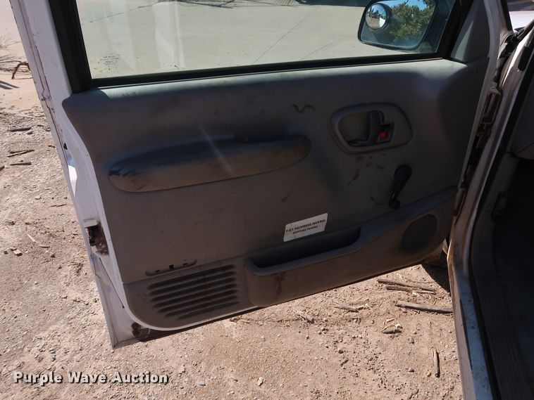 image for item GD9811 2000 Chevrolet C3500 utility bed pickup truck