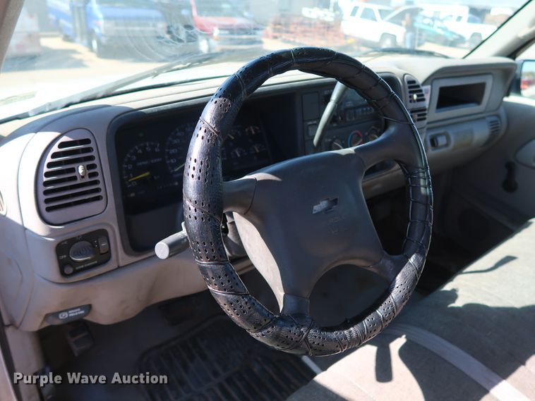 image for item GD9811 2000 Chevrolet C3500 utility bed pickup truck