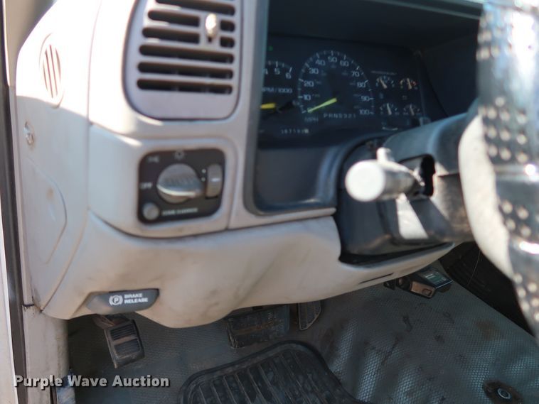 image for item GD9811 2000 Chevrolet C3500 utility bed pickup truck