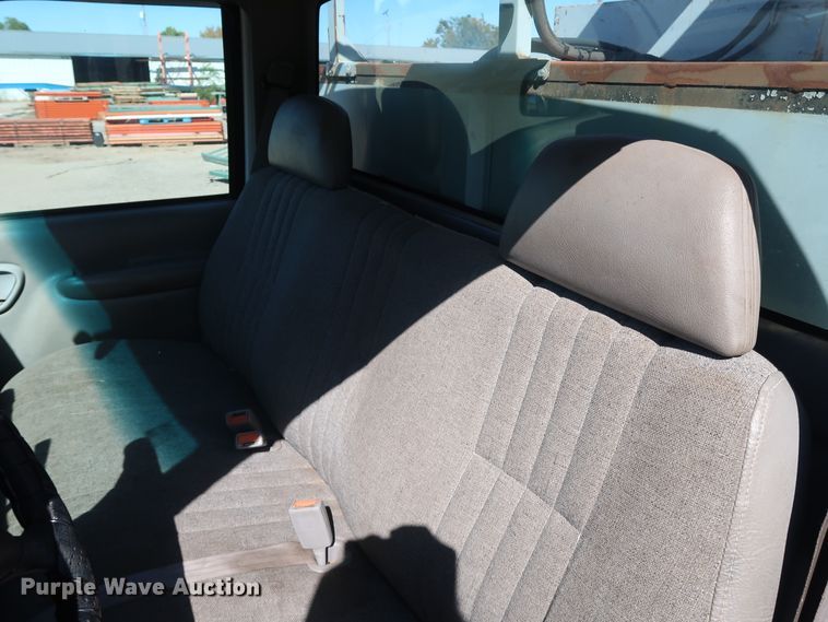 image for item GD9811 2000 Chevrolet C3500 utility bed pickup truck