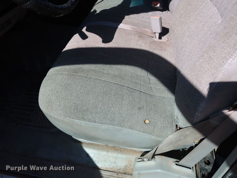 image for item GD9811 2000 Chevrolet C3500 utility bed pickup truck