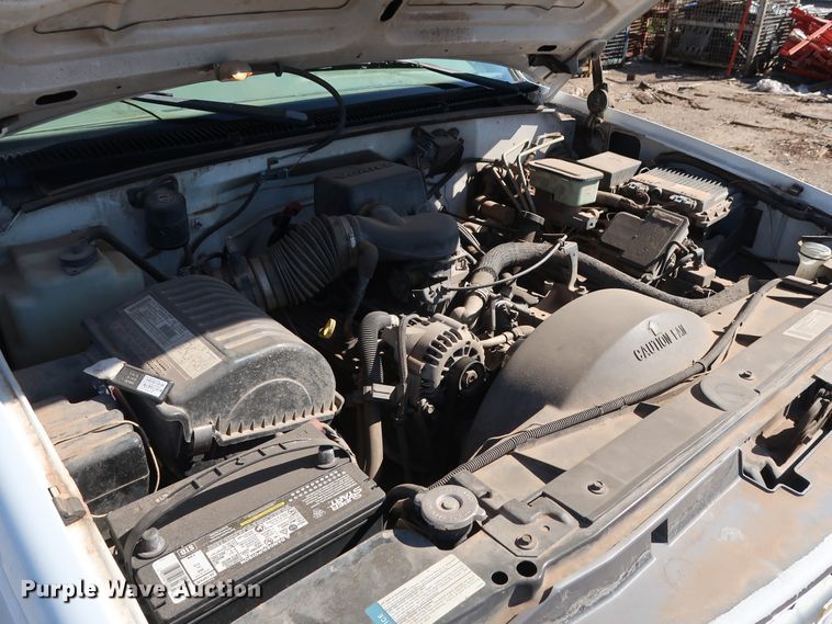 image for item GD9811 2000 Chevrolet C3500 utility bed pickup truck