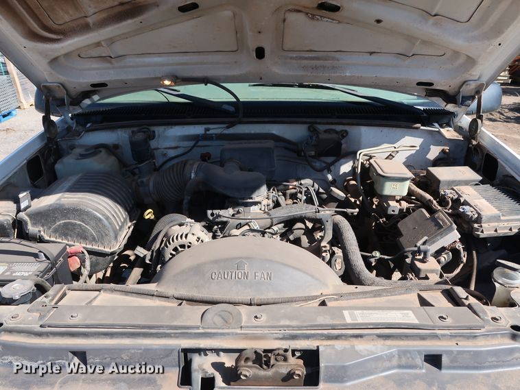 image for item GD9811 2000 Chevrolet C3500 utility bed pickup truck