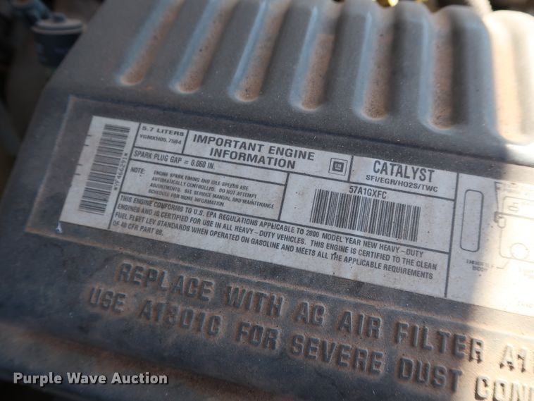 image for item GD9811 2000 Chevrolet C3500 utility bed pickup truck