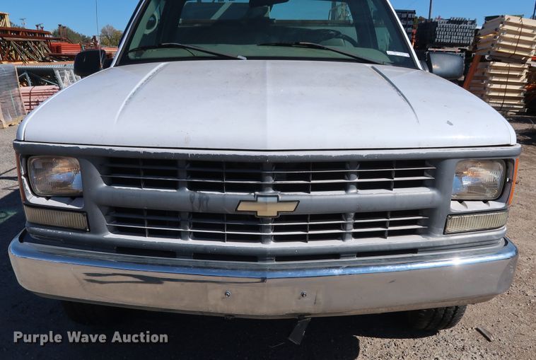 image for item GD9811 2000 Chevrolet C3500 utility bed pickup truck