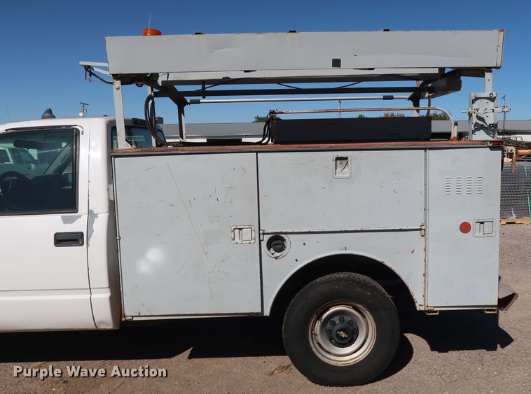image for item GD9811 2000 Chevrolet C3500 utility bed pickup truck