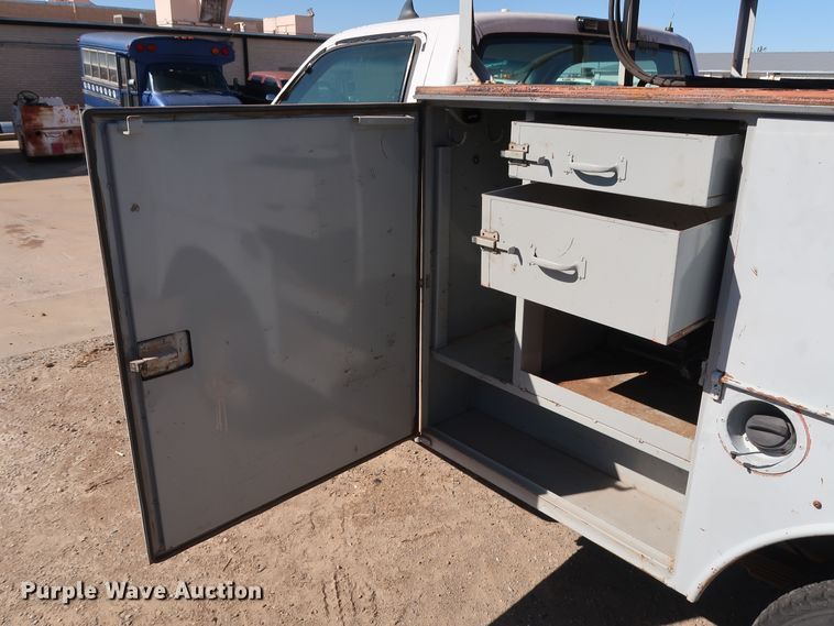 image for item GD9811 2000 Chevrolet C3500 utility bed pickup truck