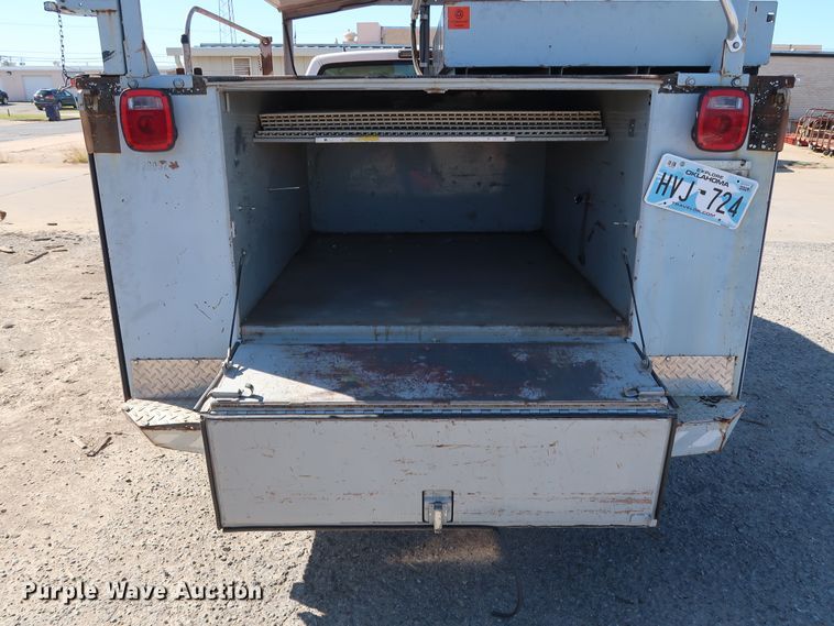 image for item GD9811 2000 Chevrolet C3500 utility bed pickup truck