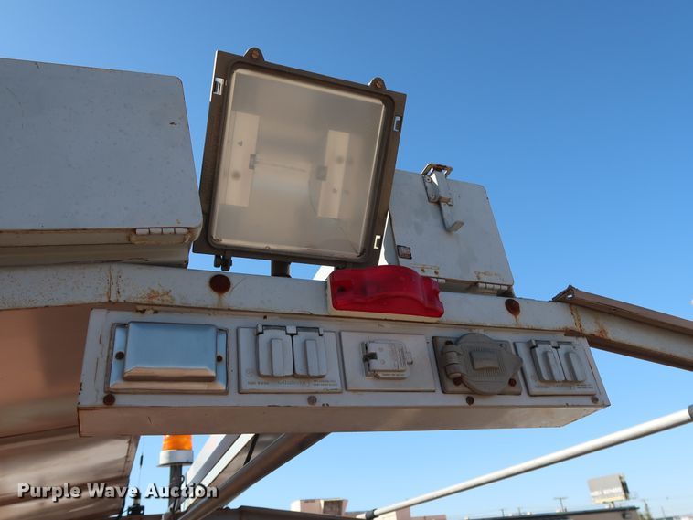 image for item GD9811 2000 Chevrolet C3500 utility bed pickup truck