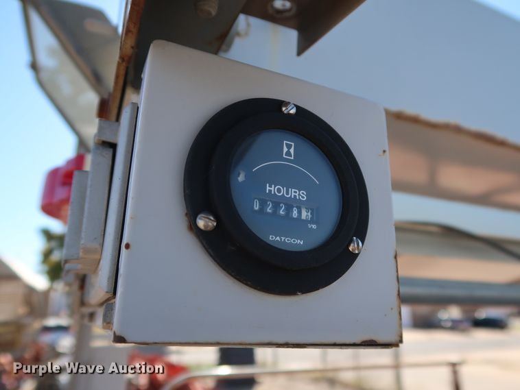 image for item GD9811 2000 Chevrolet C3500 utility bed pickup truck