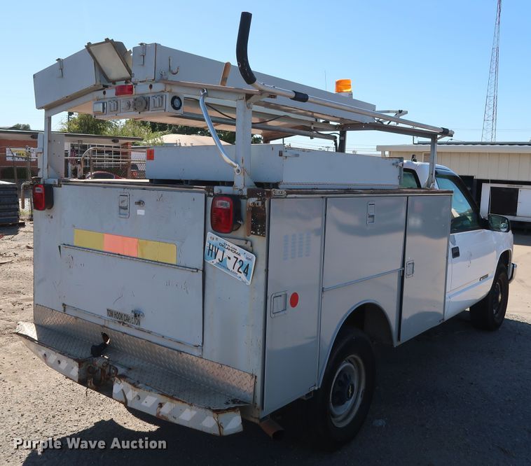 image for item GD9811 2000 Chevrolet C3500 utility bed pickup truck