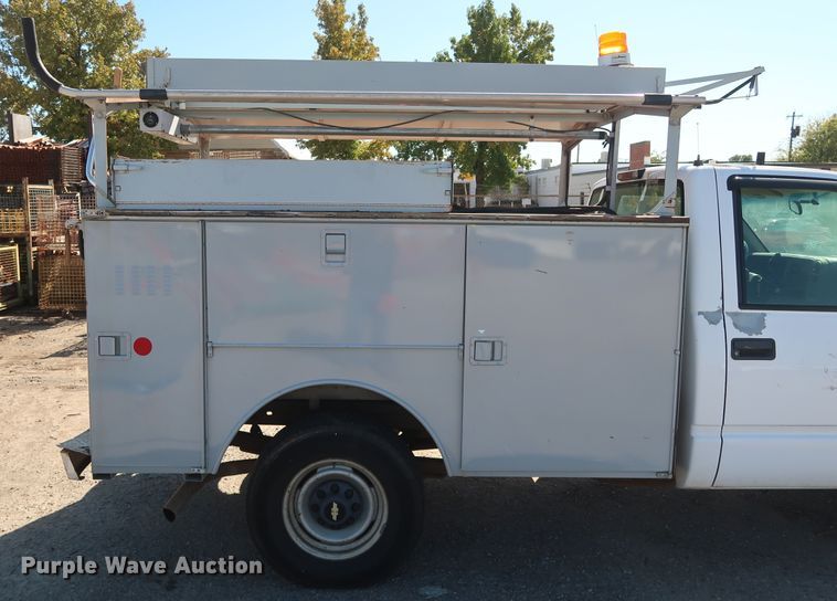 image for item GD9811 2000 Chevrolet C3500 utility bed pickup truck