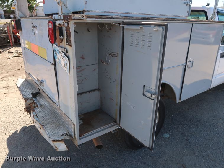 image for item GD9811 2000 Chevrolet C3500 utility bed pickup truck