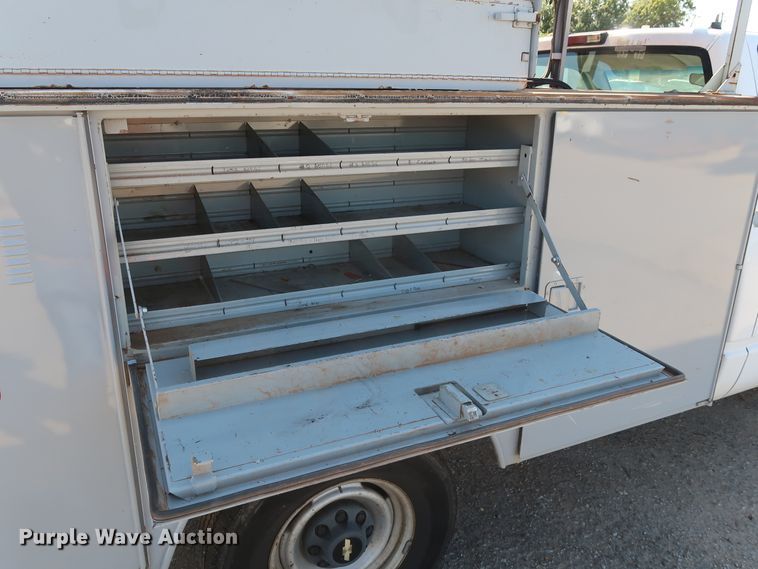 image for item GD9811 2000 Chevrolet C3500 utility bed pickup truck