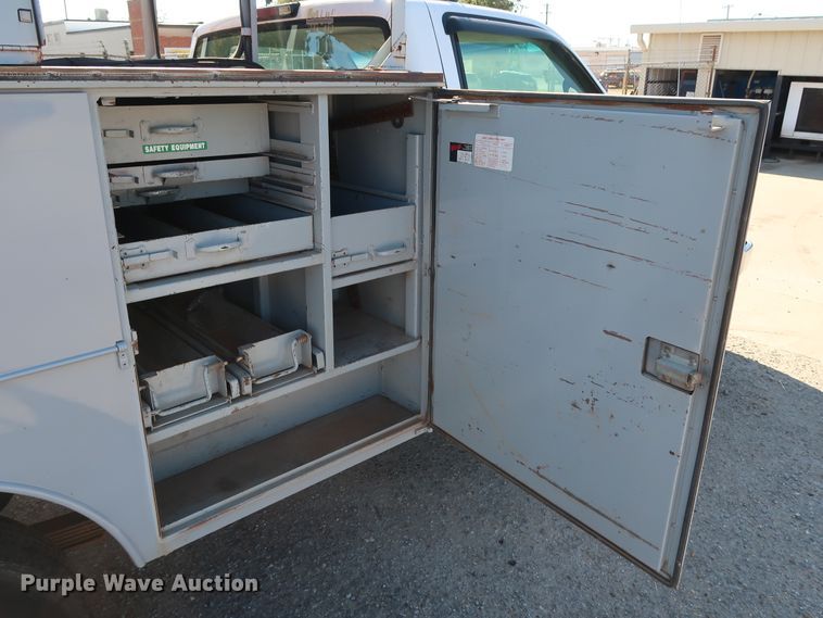 image for item GD9811 2000 Chevrolet C3500 utility bed pickup truck