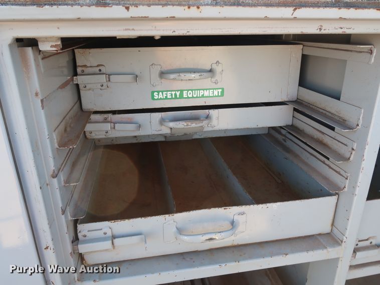 image for item GD9811 2000 Chevrolet C3500 utility bed pickup truck