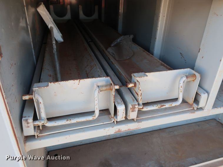 image for item GD9811 2000 Chevrolet C3500 utility bed pickup truck