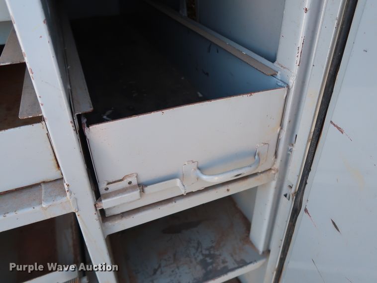 image for item GD9811 2000 Chevrolet C3500 utility bed pickup truck