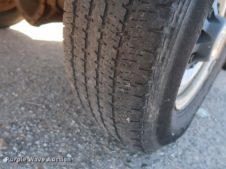 image for item GD9811 2000 Chevrolet C3500 utility bed pickup truck