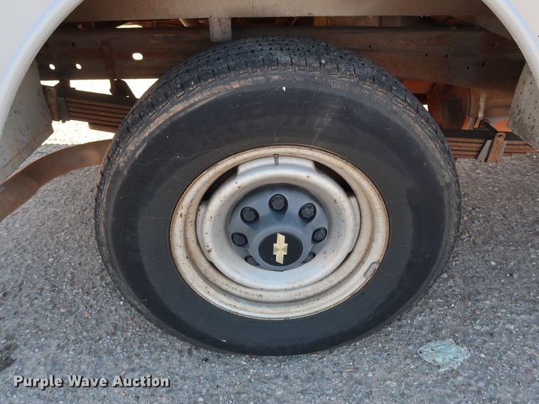 image for item GD9811 2000 Chevrolet C3500 utility bed pickup truck