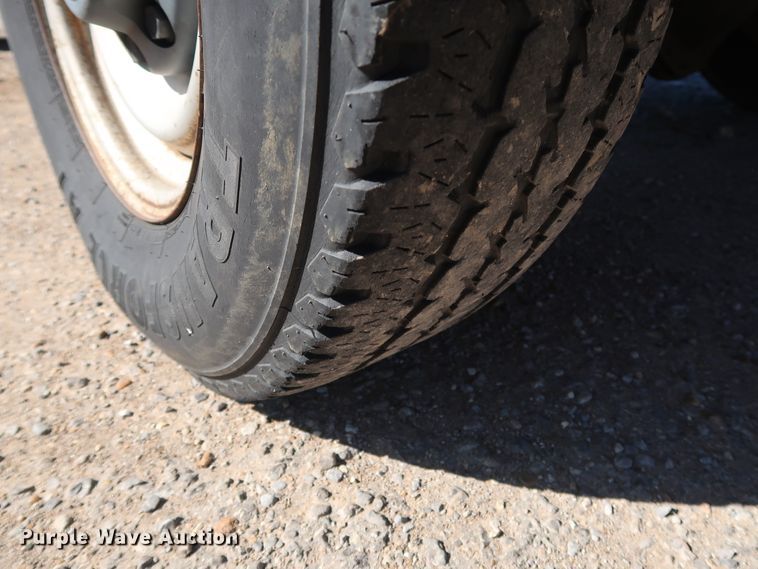 image for item GD9811 2000 Chevrolet C3500 utility bed pickup truck